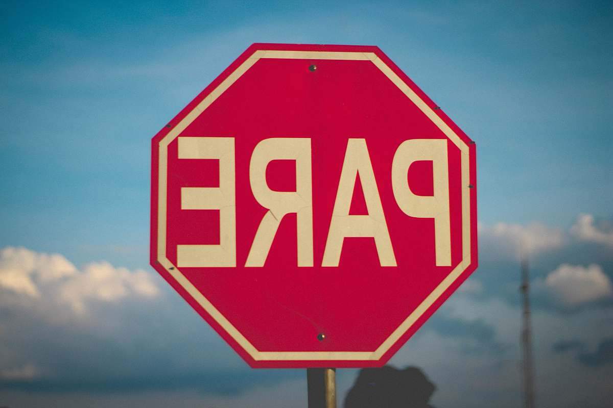 road sign photo of red Pare road signage stopsign